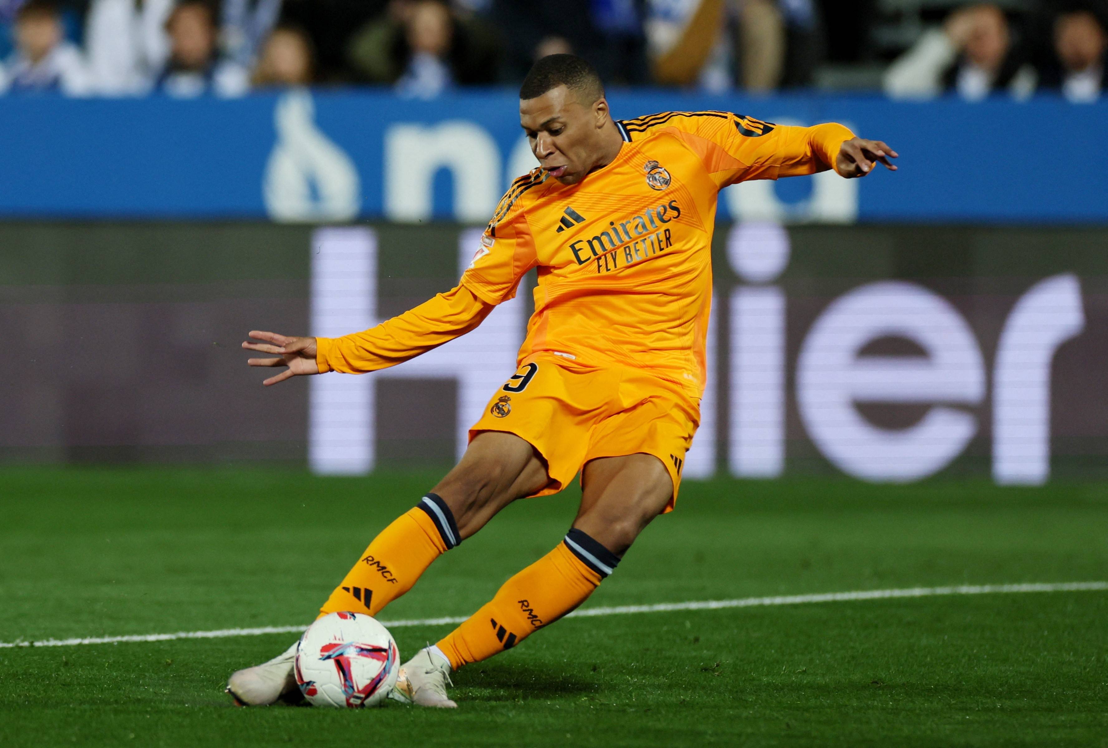 包含重磅！布莱顿遗憾出局备战国王杯赛前皇家社会备战意甲，洛杉矶湖人豪取连胜备战欧冠的词条