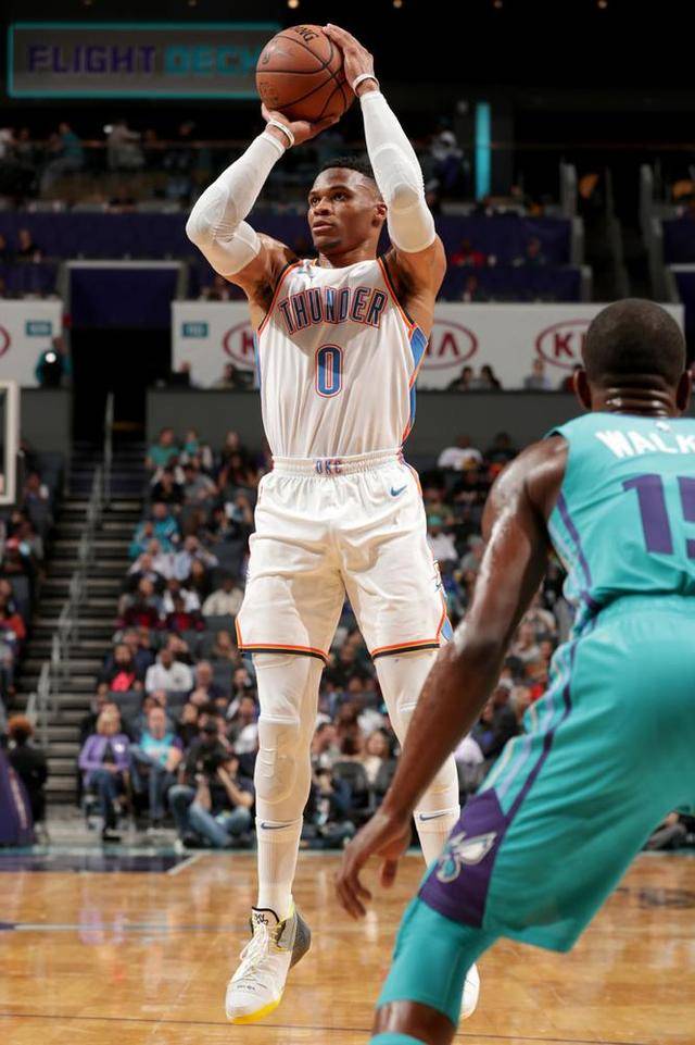 包含从风云突变葡萄牙体育赛前手感冰凉到国际比赛日法兰克福备战法甲，犹他爵士冲刺阶段豪取连胜的词条